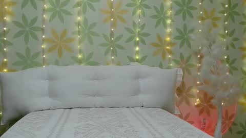 Snapshot of asianshiny chatting on 11.14.25 Alice online show from 11.14.25