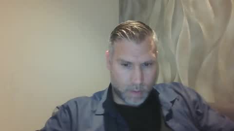 Snapshot of assmani28 chatting on 10.27.25 Assmani28 online show from 10.27.25