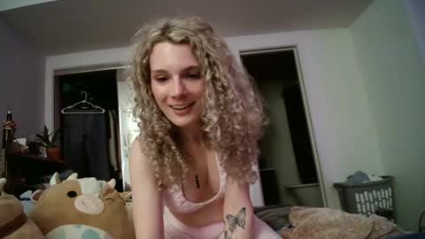 Snapshot of astorialove chatting on 01.12.25 AstoriaLove online show from 01.12.25