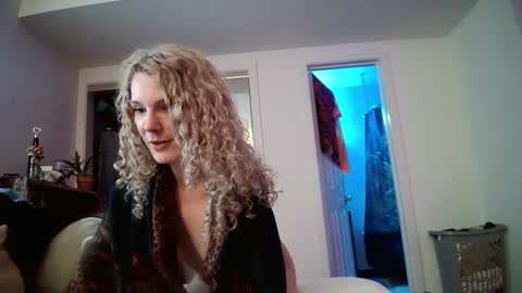 Snapshot of astorialove chatting on 01.15.25 AstoriaLove online show from 01.15.25