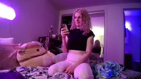 Snapshot of astorialove chatting on 02.15.25 AstoriaLove online show from 02.15.25