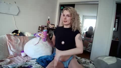 Snapshot of astorialove chatting on 03.12.25 AstoriaLove online show from 03.12.25