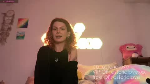 Snapshot of astorialove chatting on 10.07.25 AstoriaLove online show from 10.07.25