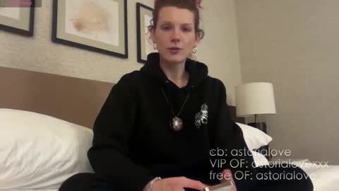 Snapshot of astorialove chatting on 10.23.25 AstoriaLove online show from 10.23.25