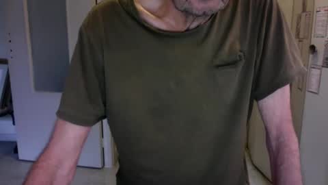 Snapshot of auguste061400 chatting on 02.19.25 auguste061400 online show from 02.19.25