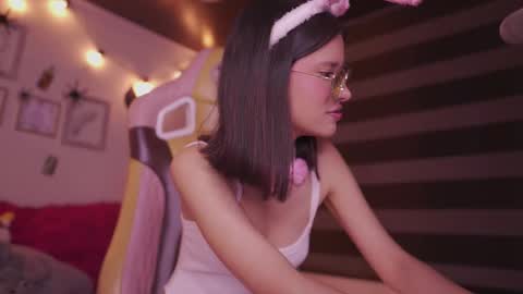 Snapshot of aura_rouss chatting on 10.30.25 aura_rouss online show from 10.30.25