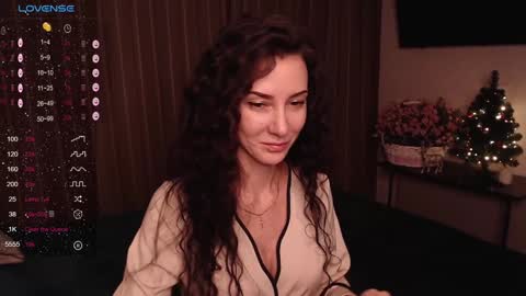 Snapshot of auroragreys chatting on 12.08.24 Aurora online show from 12.08.24