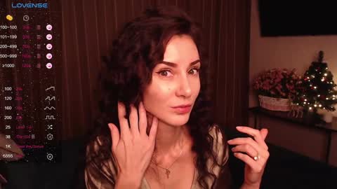 Snapshot of auroragreys chatting on 12.22.24 Aurora online show from 12.22.24