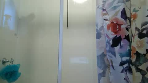 Snapshot of aussielovingxxx chatting on 01.13.25 Milf4u online show from 01.13.25