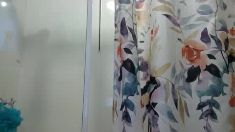 Snapshot of aussielovingxxx chatting on 01.15.25 Milf4u online show from 01.15.25