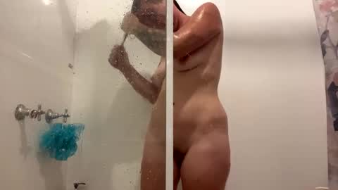 Snapshot of aussielovingxxx chatting on 01.21.25 Milf4u online show from 01.21.25