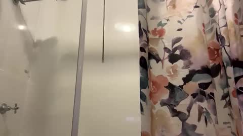 Snapshot of aussielovingxxx chatting on 10.02.25 Milf4u online show from 10.02.25