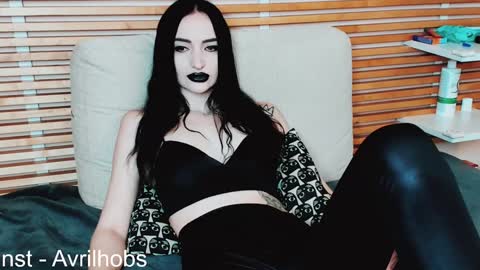 Snapshot of avrilhobs chatting on 01.29.25 Avril online show from 01.29.25