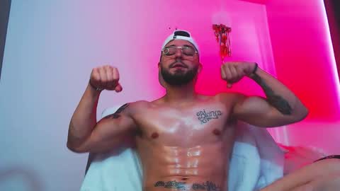 Snapshot of axel_7070 chatting on 10.30.25 Independiente Model online show from 10.30.25