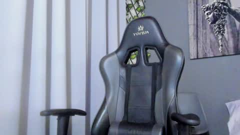 Snapshot of axel_owen chatting on 01.21.25 Axel online show from 01.21.25