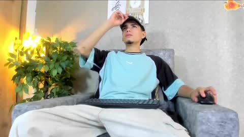 Snapshot of axel_wiliams chatting on 10.06.25 axel  online show from 10.06.25