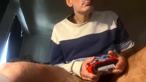 Snapshot of axion13 chatting on 11.10.25 axion13 online show from 11.10.25