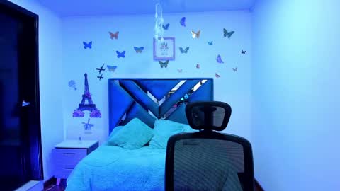 Snapshot of aylin_diazz chatting on 12.28.24 Aylin online show from 12.28.24