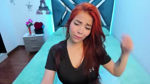 Snapshot of aylin_diazz chatting on 09.11.25 Aylin online show from 09.11.25