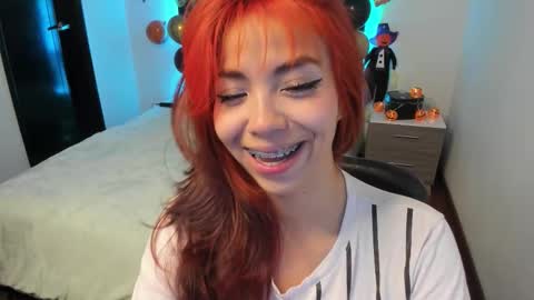 Snapshot of aylin_diazz chatting on 10.15.25 Aylin online show from 10.15.25