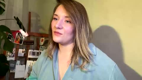 Snapshot of ayrix chatting on 10.25.25 ayrix online show from 10.25.25