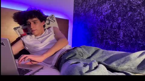 Snapshot of azulyfucsia chatting on 10.07.25 nice boy online show from 10.07.25