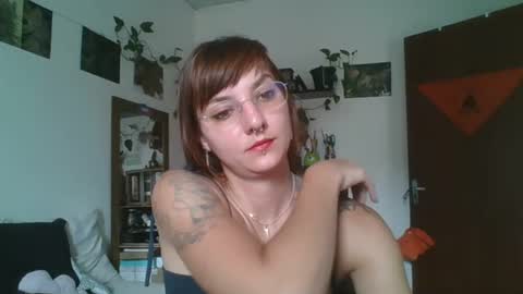 Snapshot of babydemon6 chatting on 01.10.25 babydemon6 online show from 01.10.25
