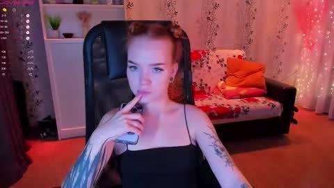Snapshot of babyfoxyy chatting on 02.13.25 maddy online show from 02.13.25