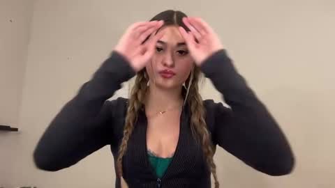 Snapshot of babymia4u chatting on 01.17.25 Mia online show from 01.17.25