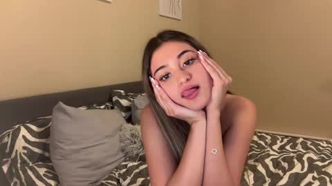 Snapshot of babymia4u chatting on 01.24.25 Mia online show from 01.24.25