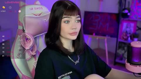 Snapshot of babyroxynill chatting on 12.12.24 Nika online show from 12.12.24
