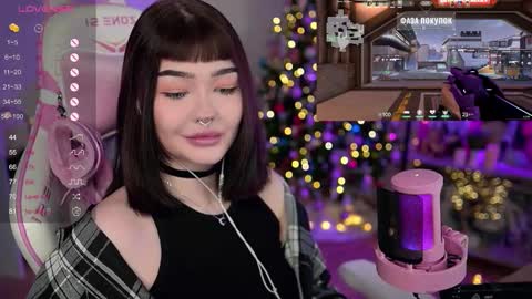Snapshot of babyroxynill chatting on 12.30.24 Nika online show from 12.30.24