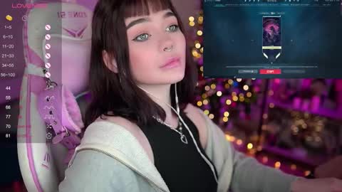 Snapshot of babyroxynill chatting on 01.12.25 Nika online show from 01.12.25