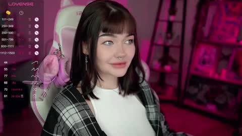 Snapshot of babyroxynill chatting on 02.08.25 Nika online show from 02.08.25