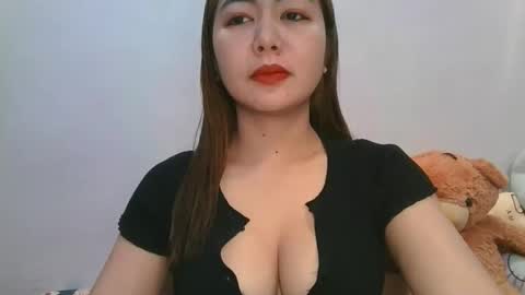 Snapshot of badaxx_tricia chatting on 11.07.25 tricia online show from 11.07.25