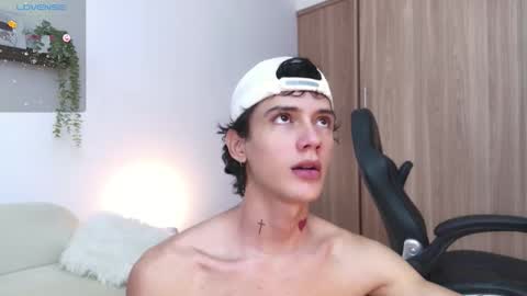 Snapshot of badboy_one chatting on 09.29.25 jhojan online show from 09.29.25