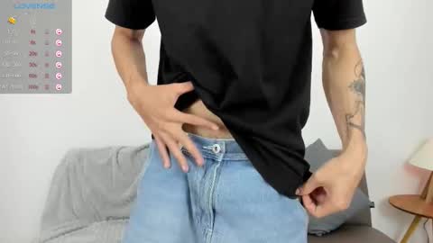 Snapshot of badboy_one chatting on 10.30.25 jhojan online show from 10.30.25