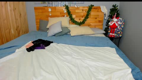 Snapshot of baiambel_mi chatting on 01.07.25 holly online show from 01.07.25