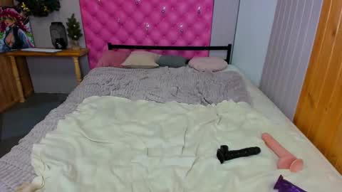 Snapshot of baiambel_mi chatting on 02.18.25 holly online show from 02.18.25