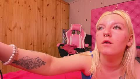 Snapshot of baiambel_mi chatting on 03.07.25 holly online show from 03.07.25