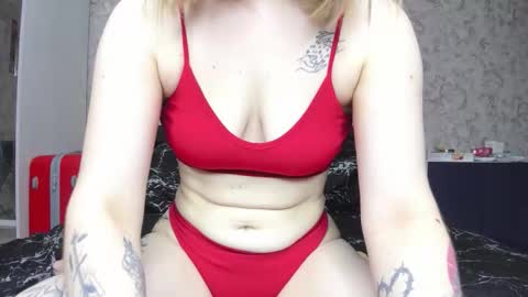 Snapshot of baiambel_mi chatting on 10.09.25 holly online show from 10.09.25