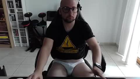 Snapshot of bakapo chatting on 10.29.25 Seggiola online show from 10.29.25