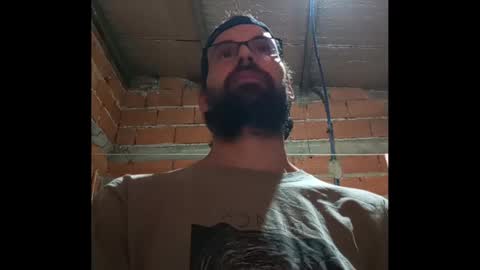 Snapshot of banana_argen_15 chatting on 10.16.25 Ezequiel online show from 10.16.25