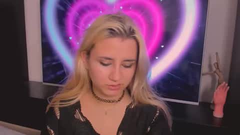 Snapshot of barbarasiren chatting on 09.19.25 barbarasiren online show from 09.19.25