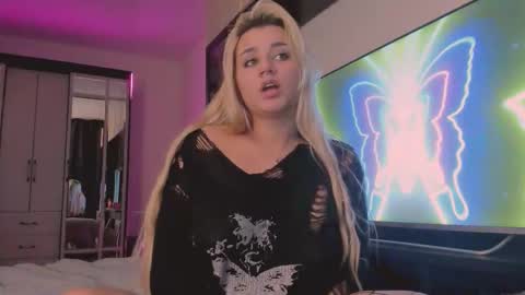 Snapshot of barbarasiren chatting on 09.25.25 barbarasiren online show from 09.25.25