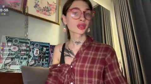 Snapshot of barbie_bi chatting on 12.28.24 My name is Molly. Please say hello I like talking to you. If you have any wishes or obscene desires please use the tip menu online show from 12.28.24