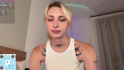 Snapshot of barbie_bi chatting on 09.14.25 My name is Molly. Please say hello I like talking to you. If you have any wishes or obscene desires please use the tip menu online show from 09.14.25