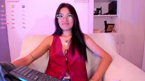 Snapshot of barbie_brunette3 chatting on 10.25.25 independet model online show from 10.25.25