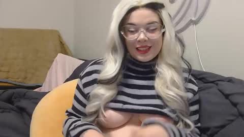 Snapshot of bbycheshire chatting on 11.08.25 bbycheshire online show from 11.08.25