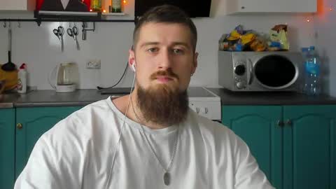 Snapshot of bearded_legend chatting on 12.04.24 Zeus online show from 12.04.24